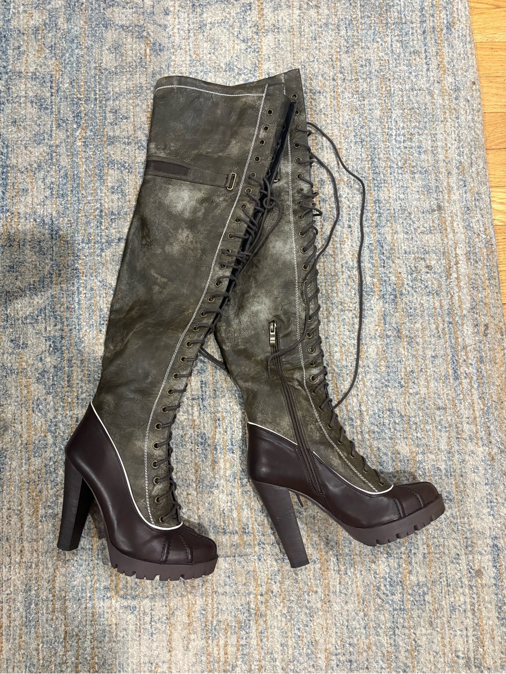 Luichiny 5inch Over-the-Knee Lace-Up Platform Duck Boots